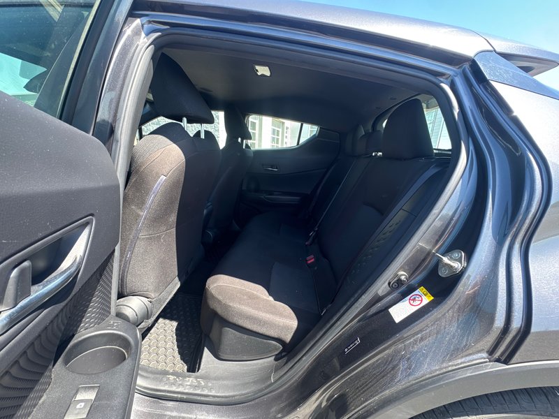 2019 Toyota C-HR  A/C + Backup camera