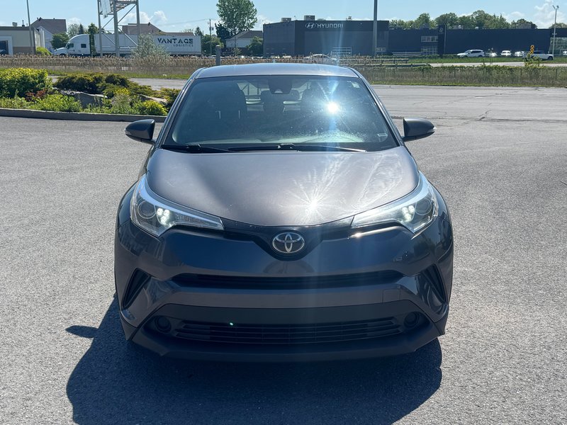 2019 Toyota C-HR  A/C + Backup camera