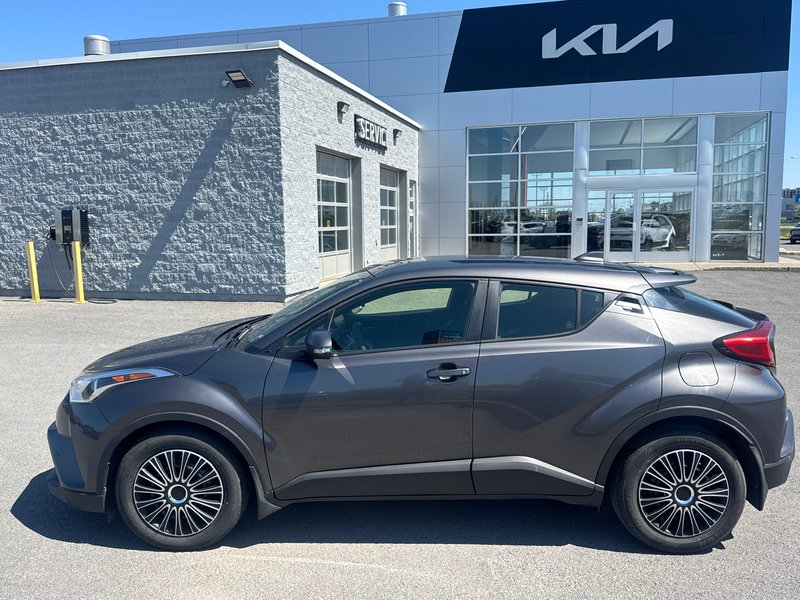 2019 Toyota C-HR  A/C + Backup camera