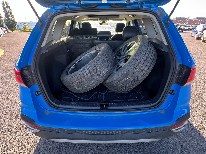 2023 Volkswagen Taos Comfortline AWD + Heated seats + CarPlay