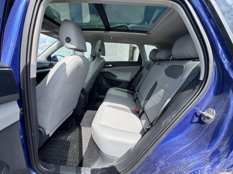2024 Volkswagen Taos Comfortline 4Motion Toit-Panoramique AWD + CARPLAY + CAMÉRA DE RECUL