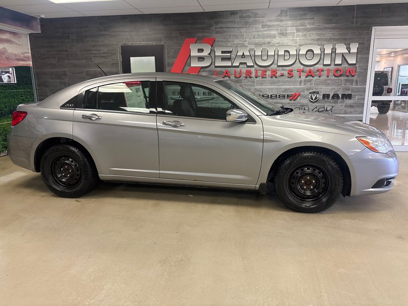 Chrysler 200 Limited 2013 SIEGES CUIR CHAUFFANTS AVANT * TOIT OUVRANT * DÉMARREUR À DISTANCE