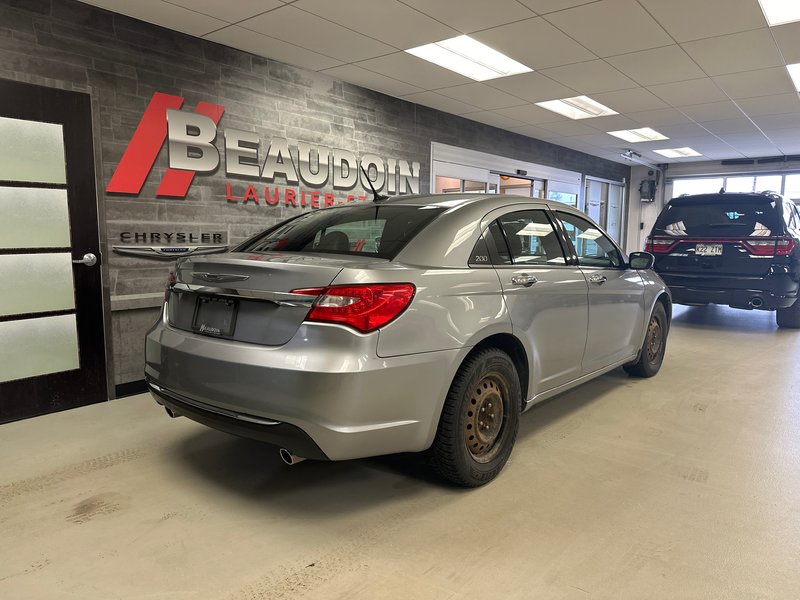 2013 Chrysler 200 Limited