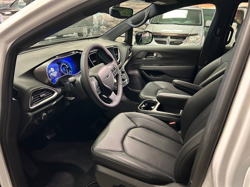 2025 Chrysler Grand Caravan SXT