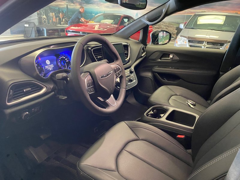 2025 Chrysler GRAND CARAVAN SXT