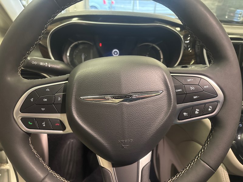 2022 Chrysler PACIFICA HYBRID LIMITED Limited