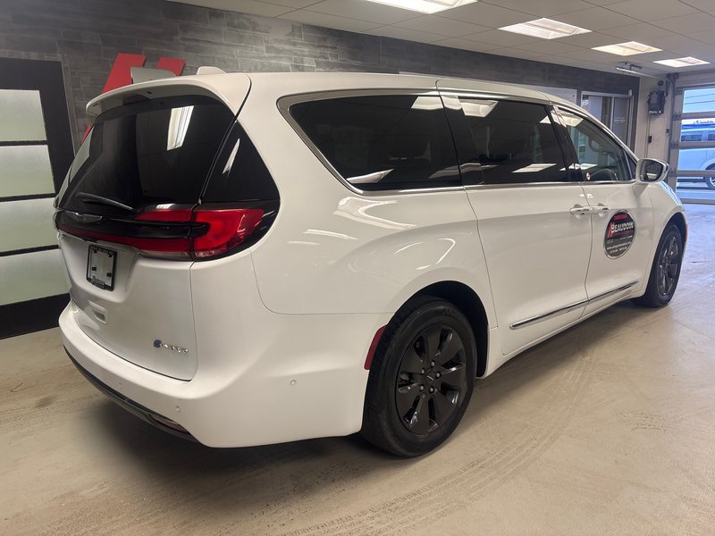 2022 Chrysler PACIFICA HYBRID LIMITED Limited