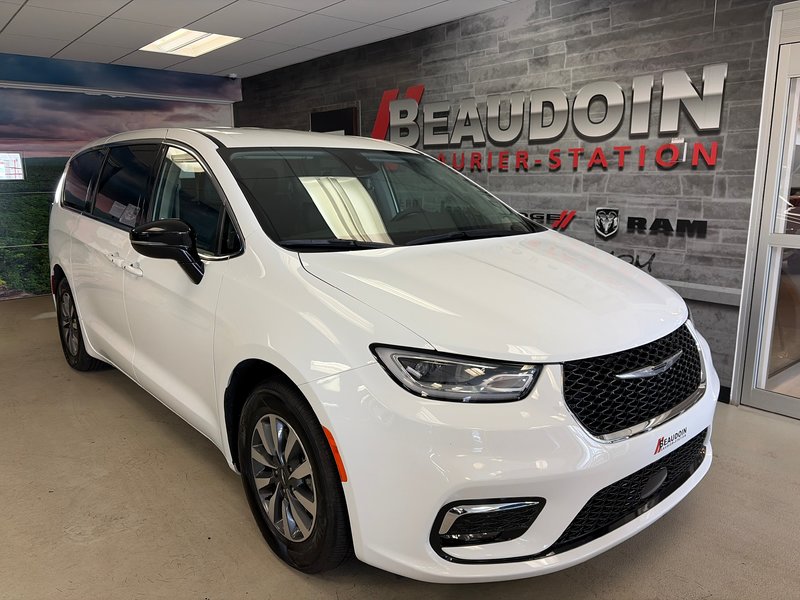 2024 Chrysler Pacifica Hybrid Select
