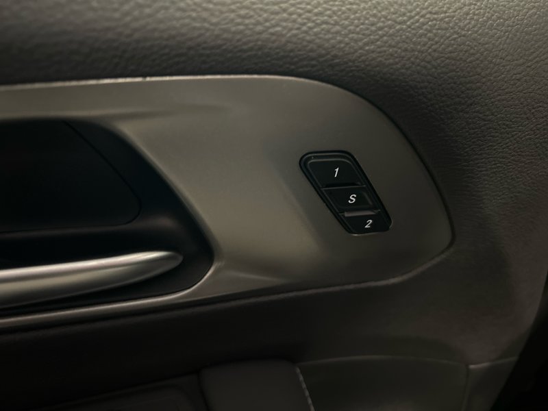 Chrysler Pacifica Hybrid SELECT 2025