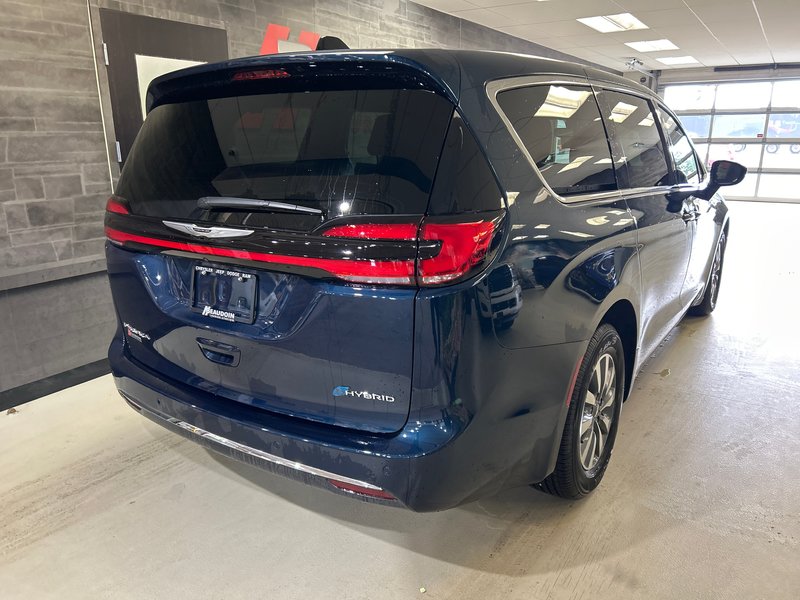 Chrysler Pacifica Hybrid SELECT 2025