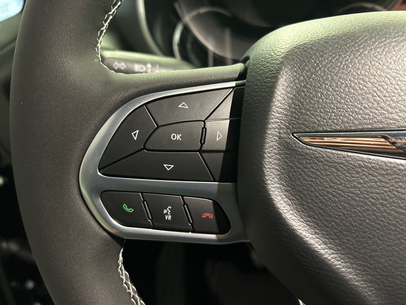 Chrysler Pacifica Hybrid SELECT 2025