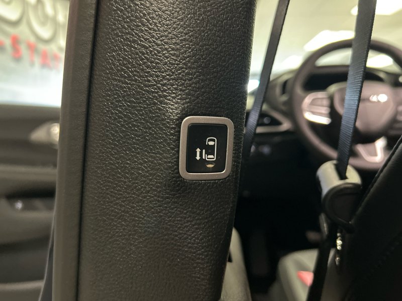 Chrysler Pacifica Hybrid SELECT 2025