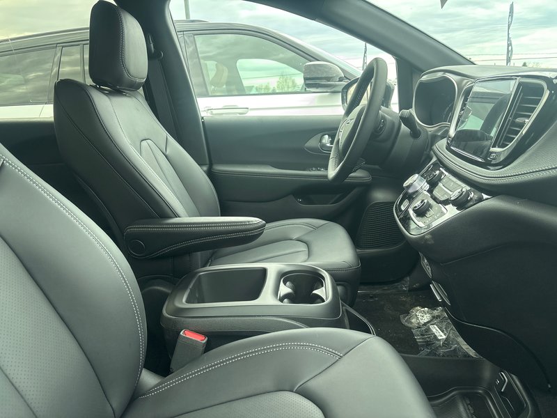Chrysler Pacifica Hybrid SELECT 2025