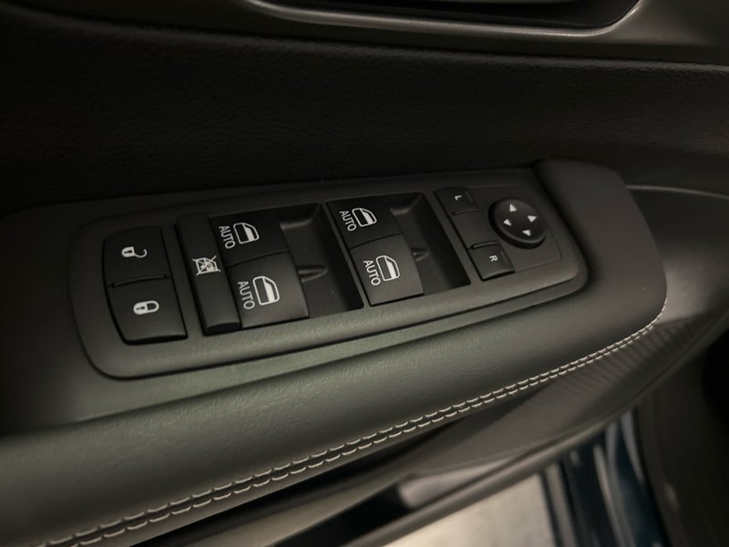 Chrysler Pacifica Hybrid SELECT 2025