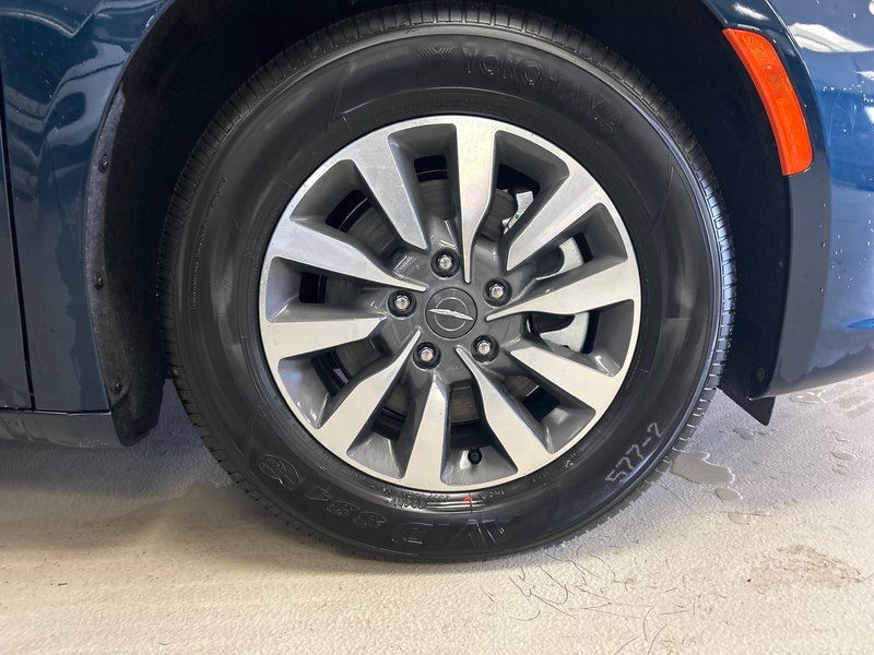 Chrysler Pacifica Hybrid SELECT 2025