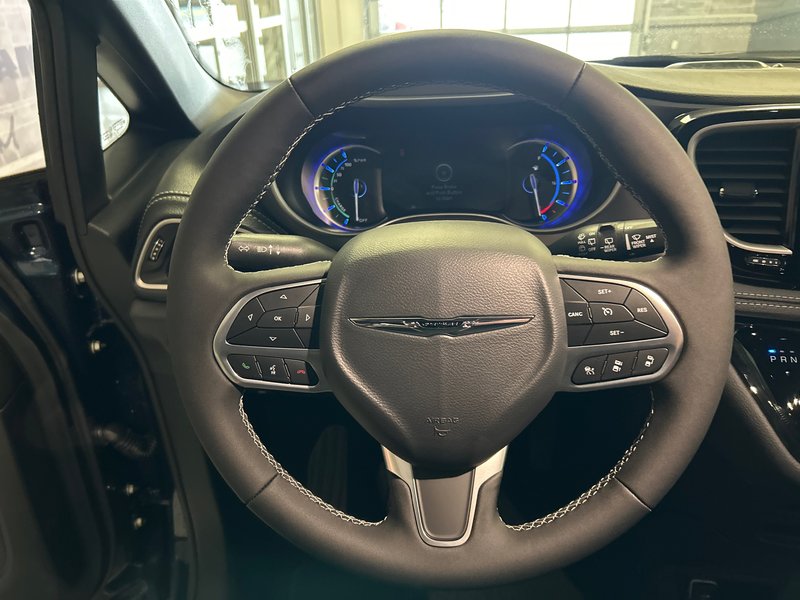 Chrysler Pacifica Hybrid SELECT 2025