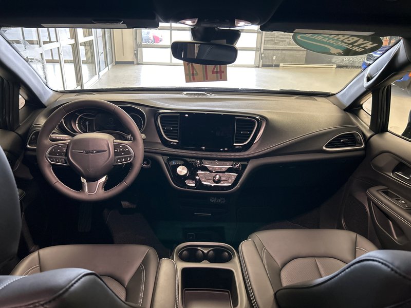 Chrysler Pacifica Hybrid SELECT 2025