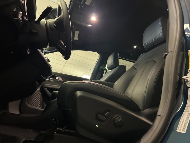 Chrysler Pacifica Hybrid SELECT 2025
