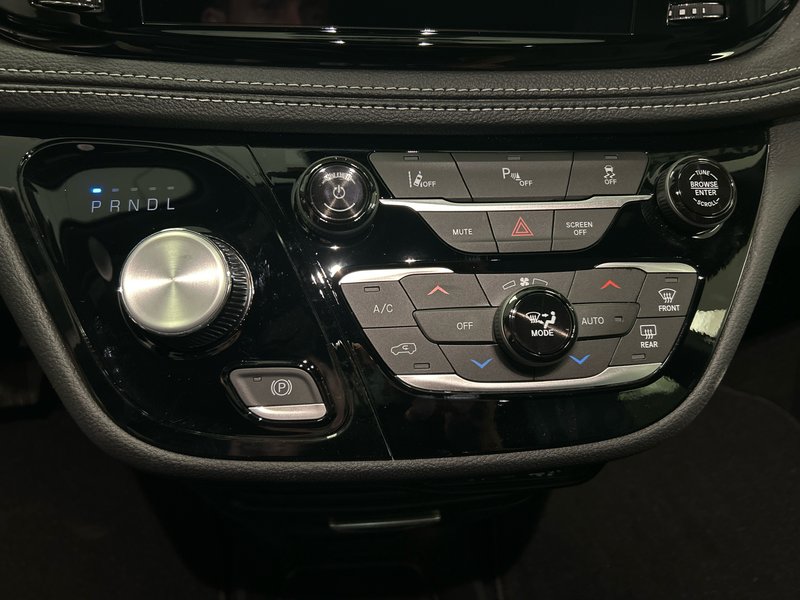 Chrysler Pacifica Hybrid SELECT 2025