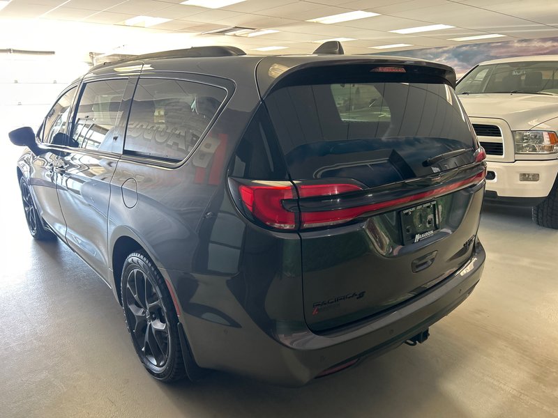 2021 Chrysler PACIFICA LIMITED Limited