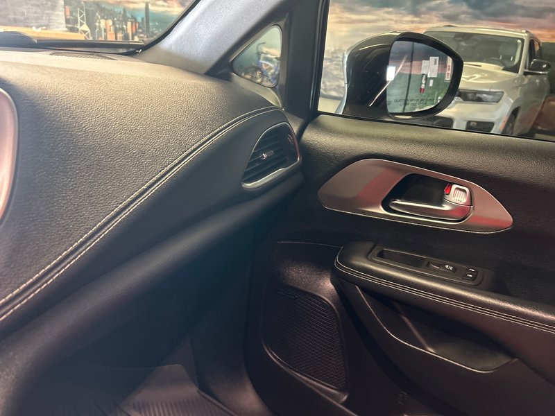 2021 Chrysler PACIFICA LIMITED Limited