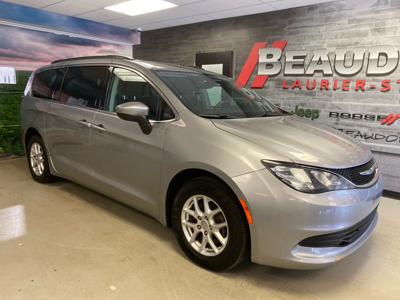 Chrysler Pacifica LX 2017