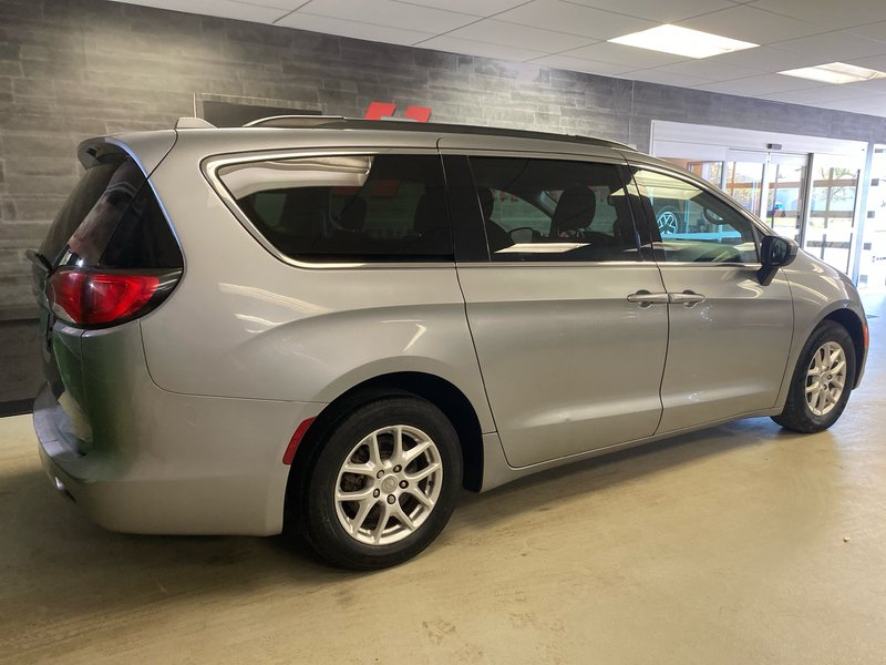Chrysler Pacifica LX 2017