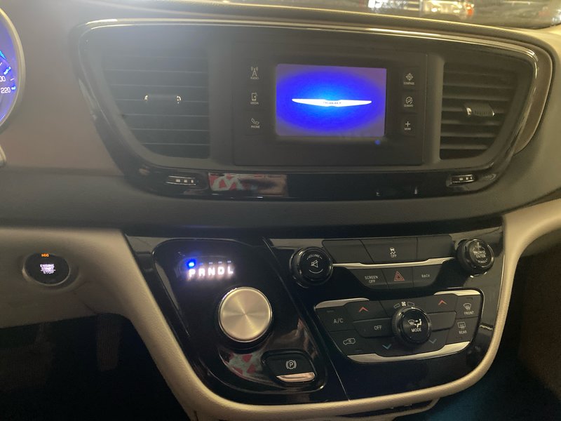 Chrysler Pacifica LX 2017