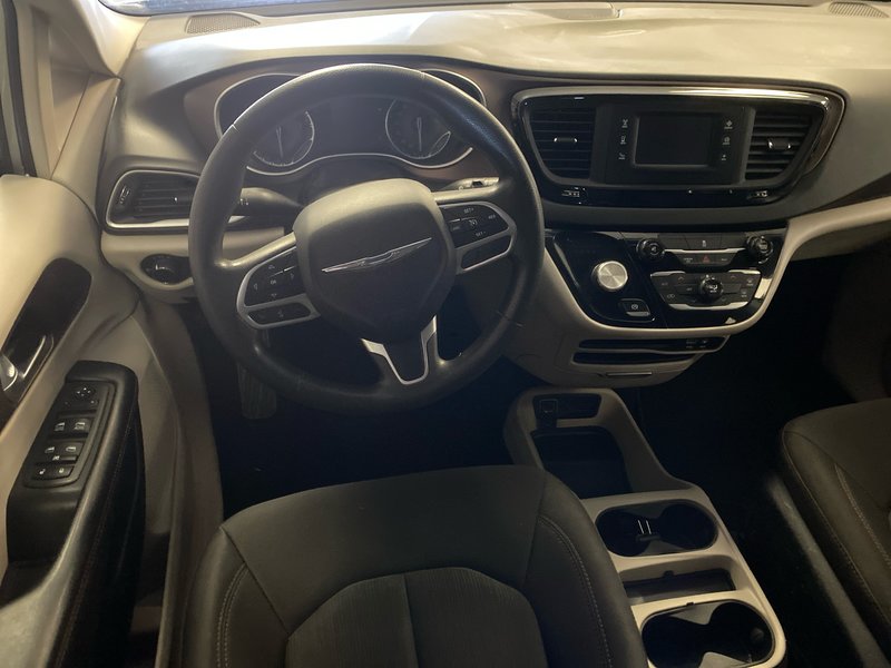 Chrysler Pacifica LX 2017