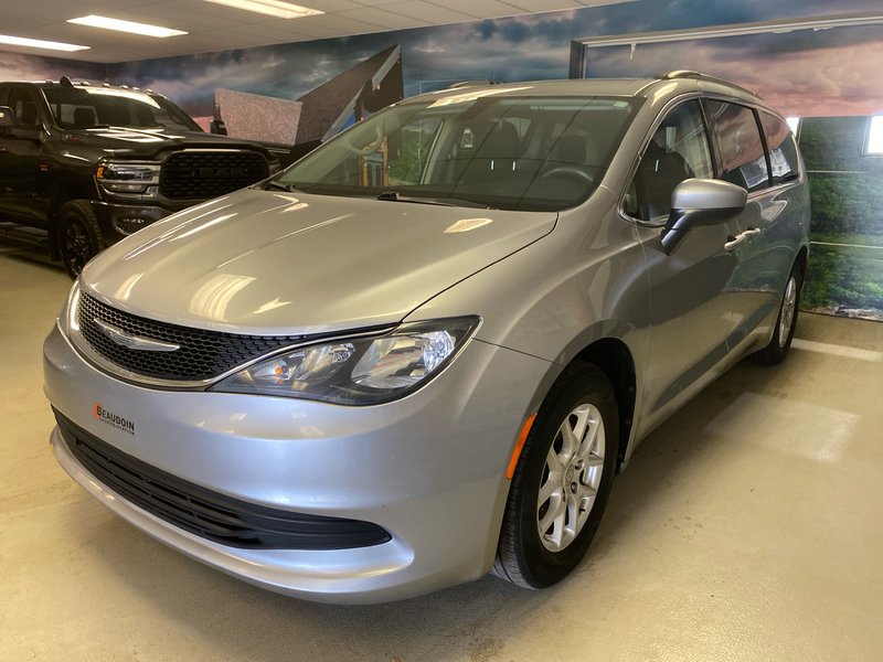 Chrysler Pacifica LX 2017