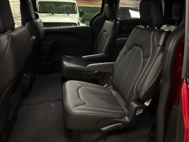 Chrysler Pacifica SELECT AWD 2027