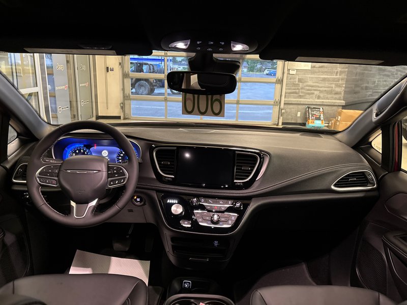 Chrysler Pacifica SELECT AWD 2027