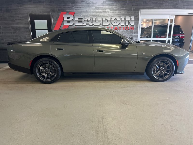 Dodge Charger 4-Doors SCAT PACK PLUS 2026 SIÈGES AVANT CHAUF/VENTILÉS*ENSEMBLE BLACKTOP*TOIT PANORAMIQUE*SIÈGES ARRIÈRE CHAUF.*MÉMOIRE SIÈGES
