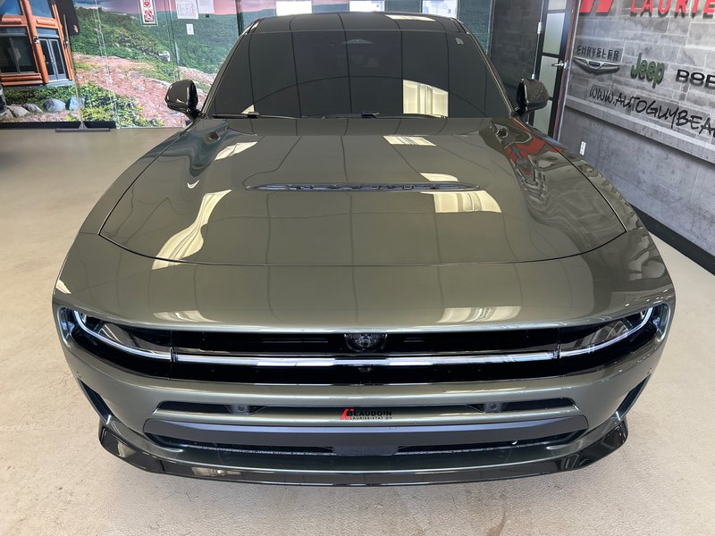 Dodge Charger 4-Doors SCAT PACK PLUS 2026 SIÈGES AVANT CHAUF/VENTILÉS*ENSEMBLE BLACKTOP*TOIT PANORAMIQUE*SIÈGES ARRIÈRE CHAUF.*MÉMOIRE SIÈGES