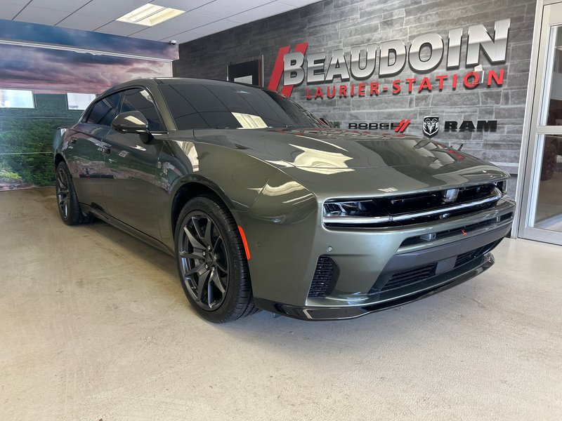 Dodge Charger 4-Doors SCAT PACK PLUS 2026 SIÈGES AVANT CHAUF/VENTILÉS*ENSEMBLE BLACKTOP*TOIT PANORAMIQUE*SIÈGES ARRIÈRE CHAUF.*MÉMOIRE SIÈGES