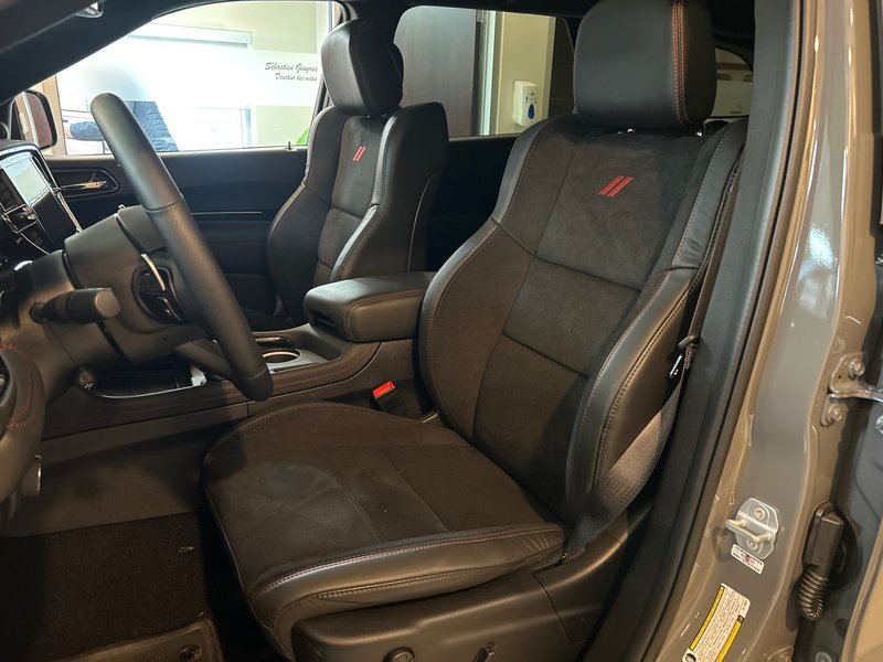 Dodge Durango GT HEMI V8 PREMIUM 2026 SIÈGES AVANT CHAUF. VENTILÉS* SIÈGES CHAUF. 2E RANGÉE* ENSEMBLE TOW`NGO* ENSEMBLE BLACK TOP 2.0*