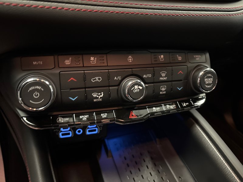 Dodge Durango GT PLUS 2026 ENSEMBLE BLACKTOP* SIÈGES AVANT ET ARRIÈRE CHAUF.* SIÈGES AVANT VENTILÉS* FREIN DE REMORQUE