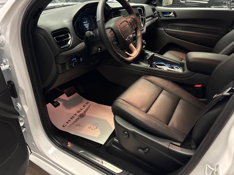 Dodge Durango GT PLUS 2026 ENSEMBLE BLACKTOP* SIÈGES AVANT ET ARRIÈRE CHAUF.* SIÈGES AVANT VENTILÉS* FREIN DE REMORQUE