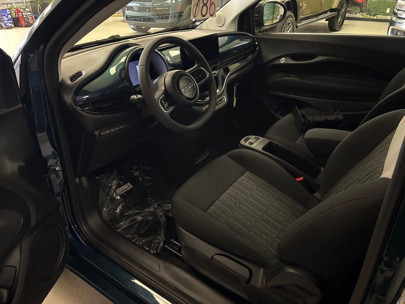 Fiat 500e POP 2026 SIÈGES CHAUF.* RÉGULATEUR DE VITESSE* SELECTEUR E-MODE* CARPLAY/ANDROID AUTO* 230 KM D'AUTONOMIE