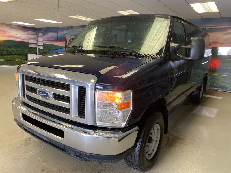 Ford ECONOLINE E350 SD VAN Commercial 2011