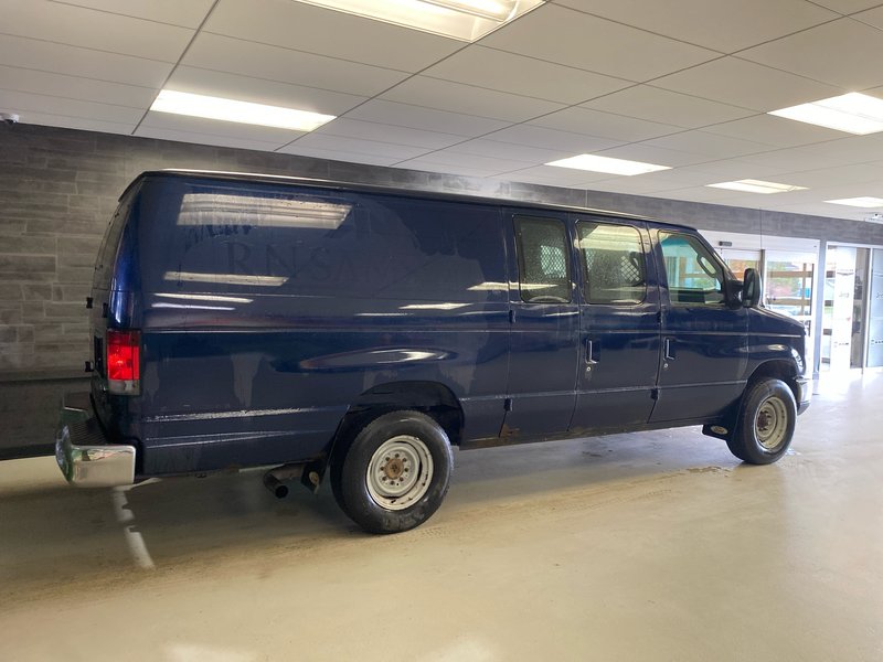 Ford ECONOLINE E350 SD VAN Commercial 2011