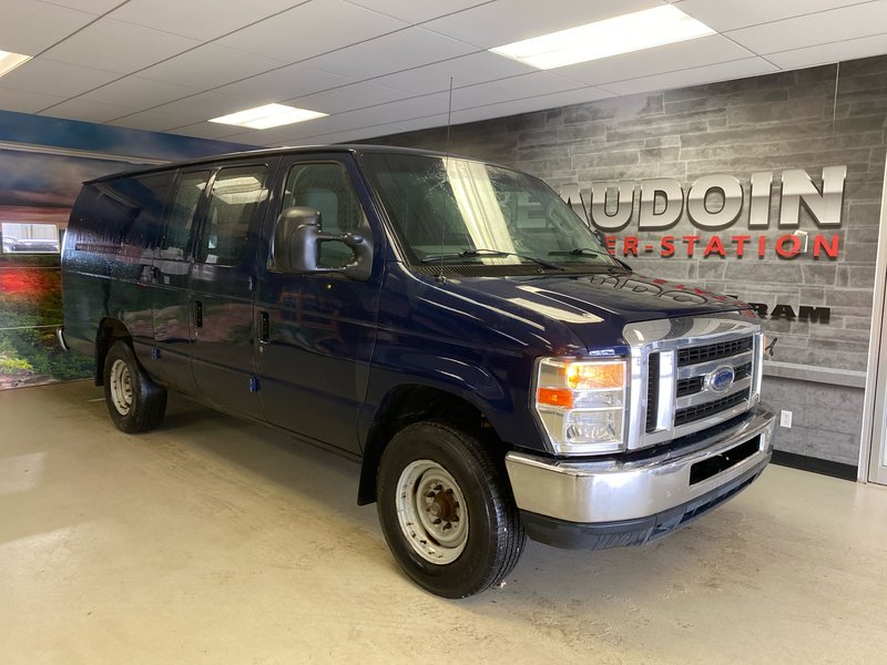 Ford ECONOLINE E350 SD VAN Commercial 2011