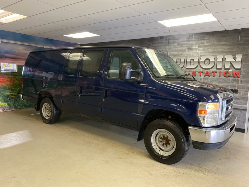Ford ECONOLINE E350 SD VAN Commercial 2011