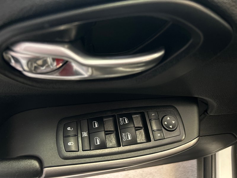 2019 Jeep CHEROKEE LATITUDE North