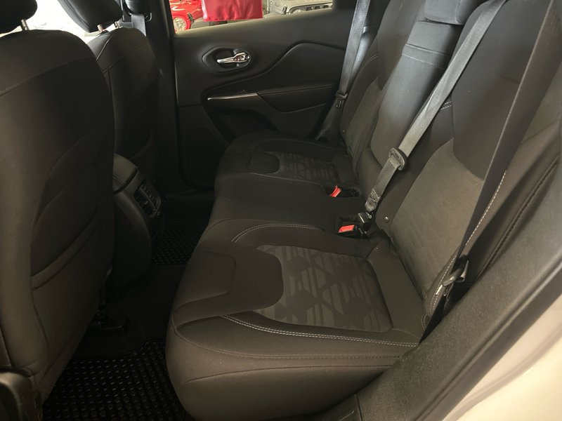 2019 Jeep CHEROKEE LATITUDE North