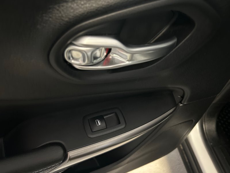 2019 Jeep CHEROKEE LATITUDE North