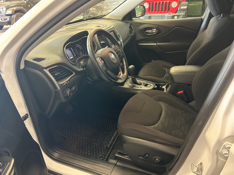 2019 Jeep CHEROKEE LATITUDE North