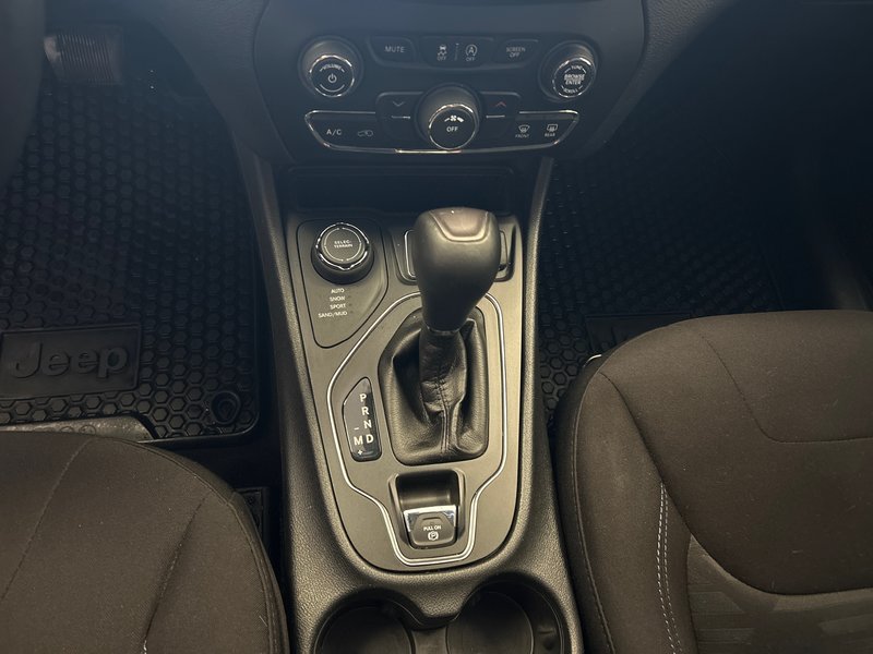 2019 Jeep CHEROKEE LATITUDE North