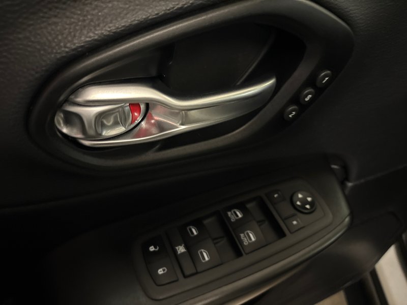 2023 Jeep Cherokee Trailhawk
