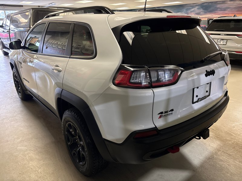 2023 Jeep Cherokee Trailhawk